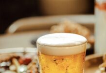 Descubra 4 bares em Fortaleza onde a boa comida também é destaque