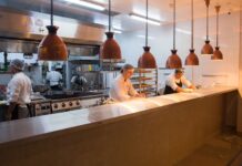 Mayú oferece cardápio para encomendas da ceia de Natal e Réveillon