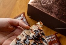 Vignoli celebra Páscoa com pizza de brownie em collab com a Empório Brownie, além de brincadeira de caça aos ovos