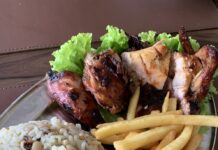 Oitão do Frango: de mercadinho de bairro ao frango assado com baião